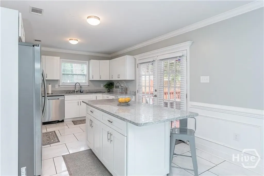 112 W 52nd Street Savannah GA 31405