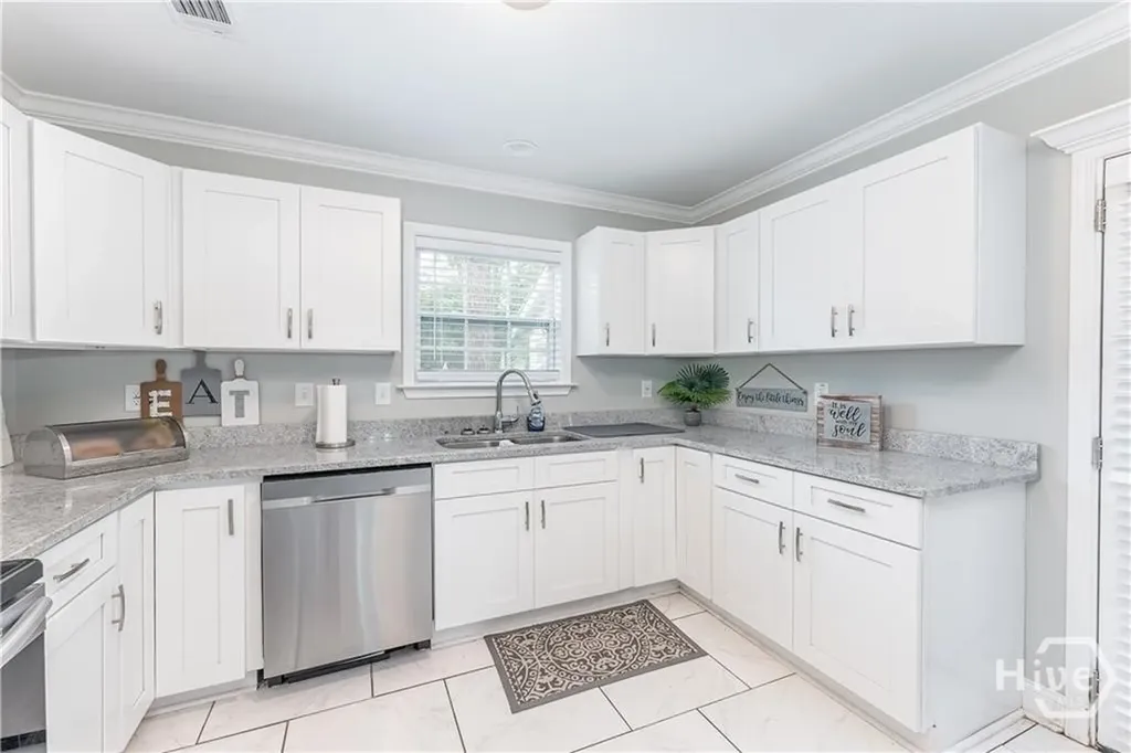 112 W 52nd Street Savannah GA 31405