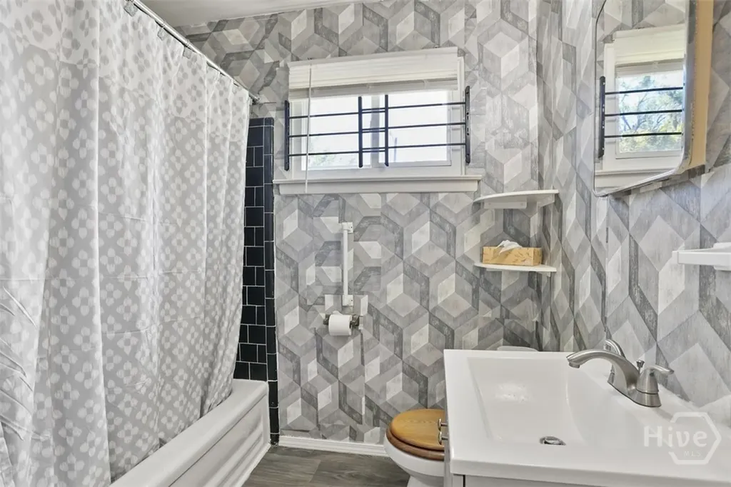 2444 E 39th Street Savannah GA 31404