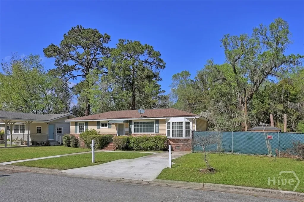 2444 E 39th Street Savannah GA 31404