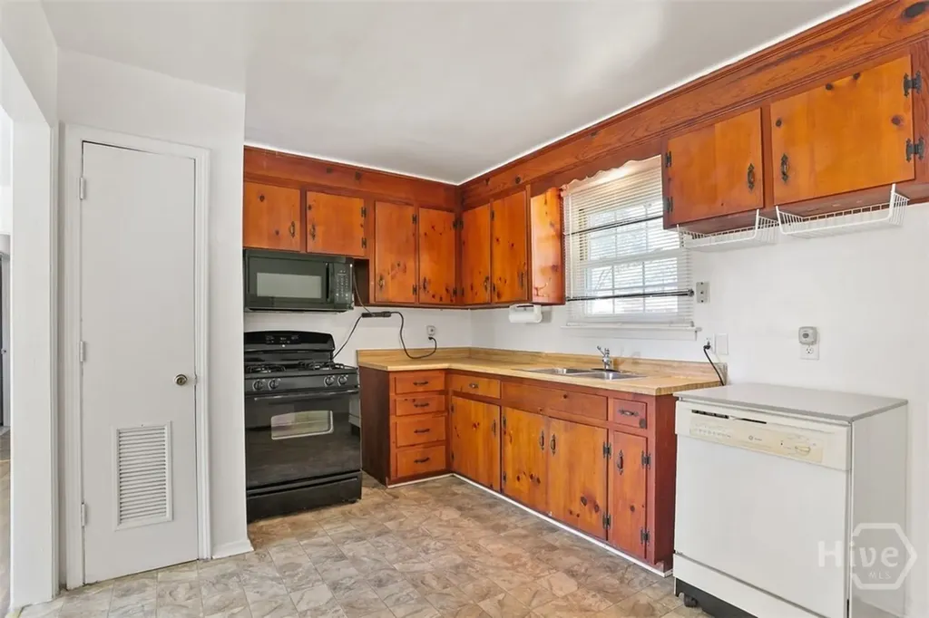 2444 E 39th Street Savannah GA 31404