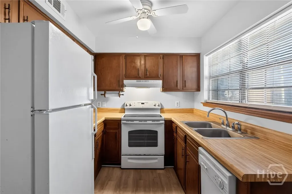 2220 E Victory Drive Savannah GA