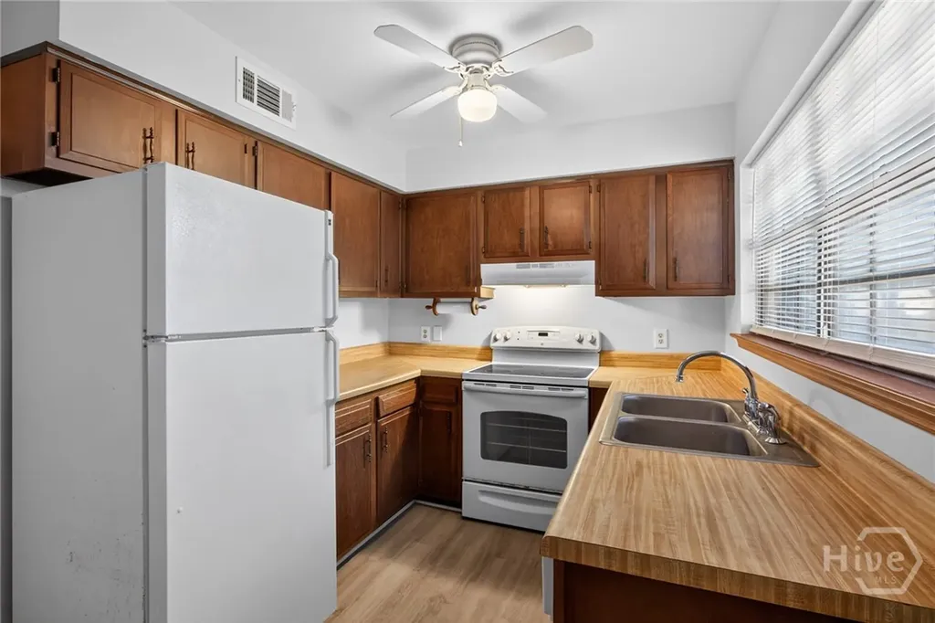 2220 E Victory Drive Savannah GA