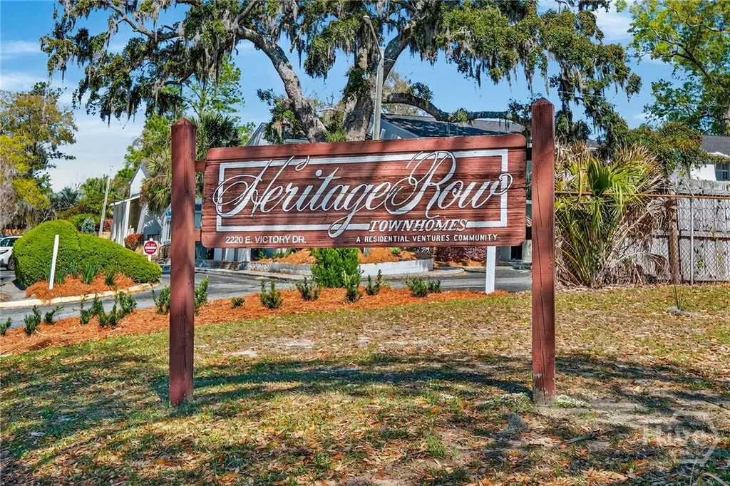 2220 E Victory Drive Savannah GA