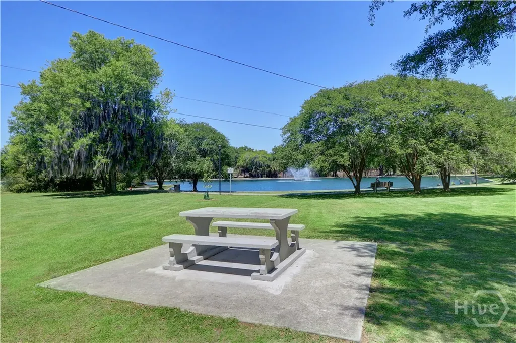 2220 E Victory Drive Savannah GA