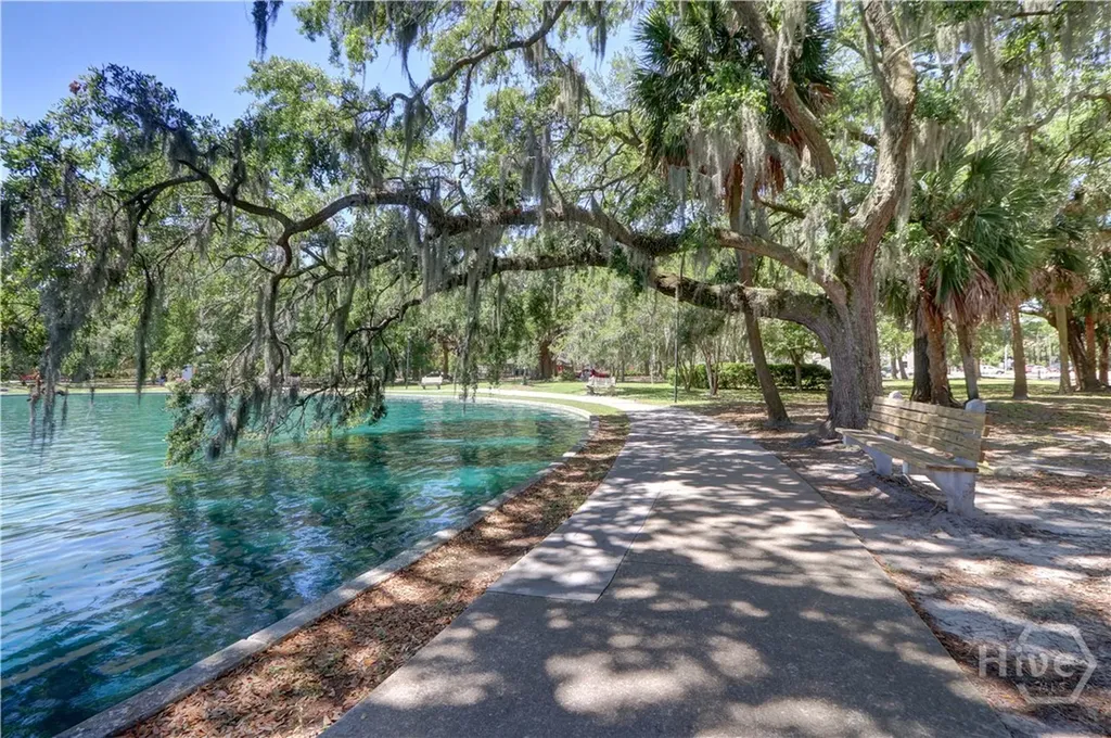 2220 E Victory Drive Savannah GA