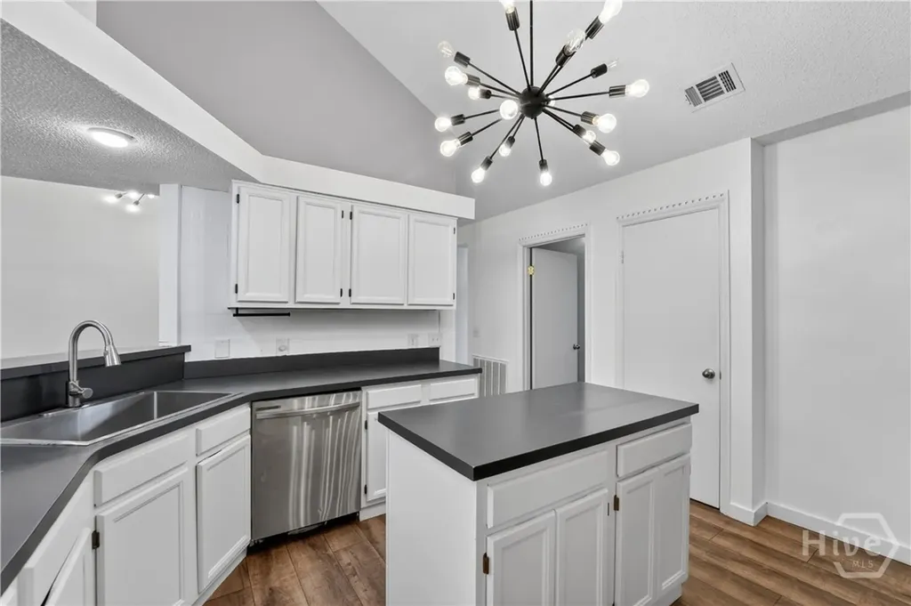 6 English Saddle Court Savannah GA 31406