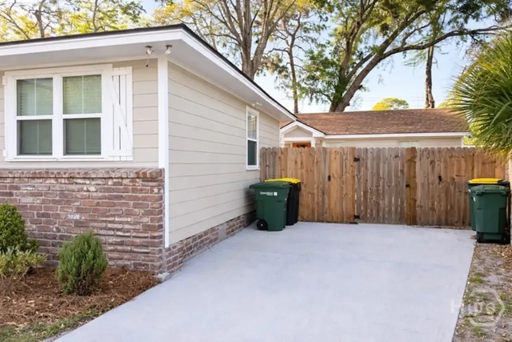 2344 & 2344 1/2 Camelia Court Savannah GA 31404