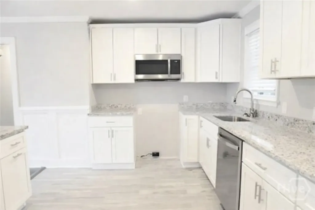 2344 & 2344 1/2 Camelia Court Savannah GA 31404