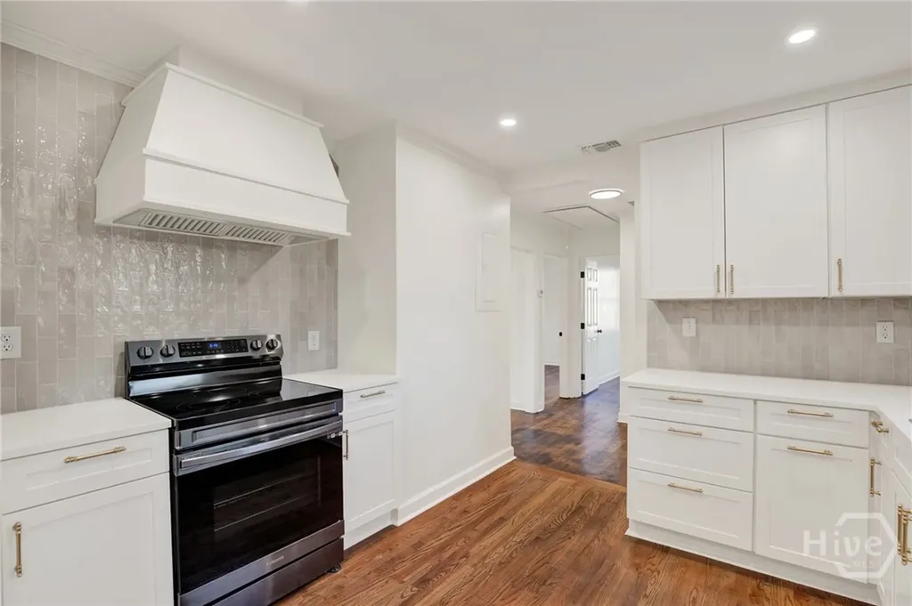 2028 Hawthorne Street Savannah GA 31404
