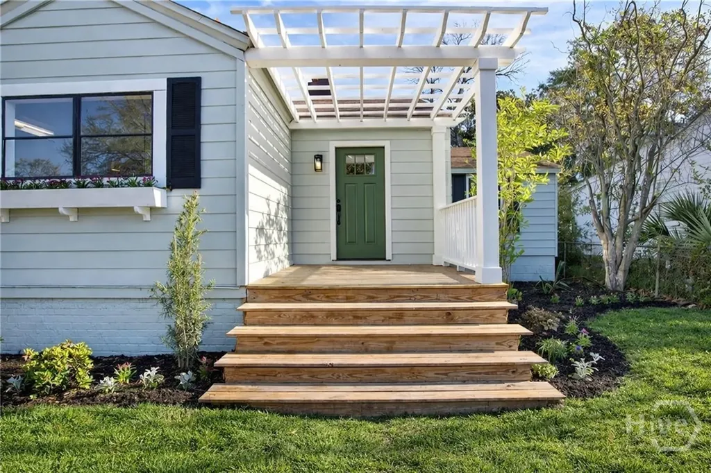 2028 Hawthorne Street Savannah GA 31404