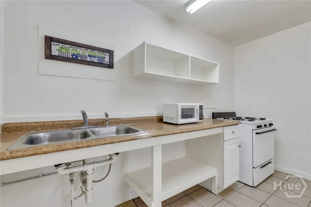 5013 Ogeechee Road Savannah GA 31405