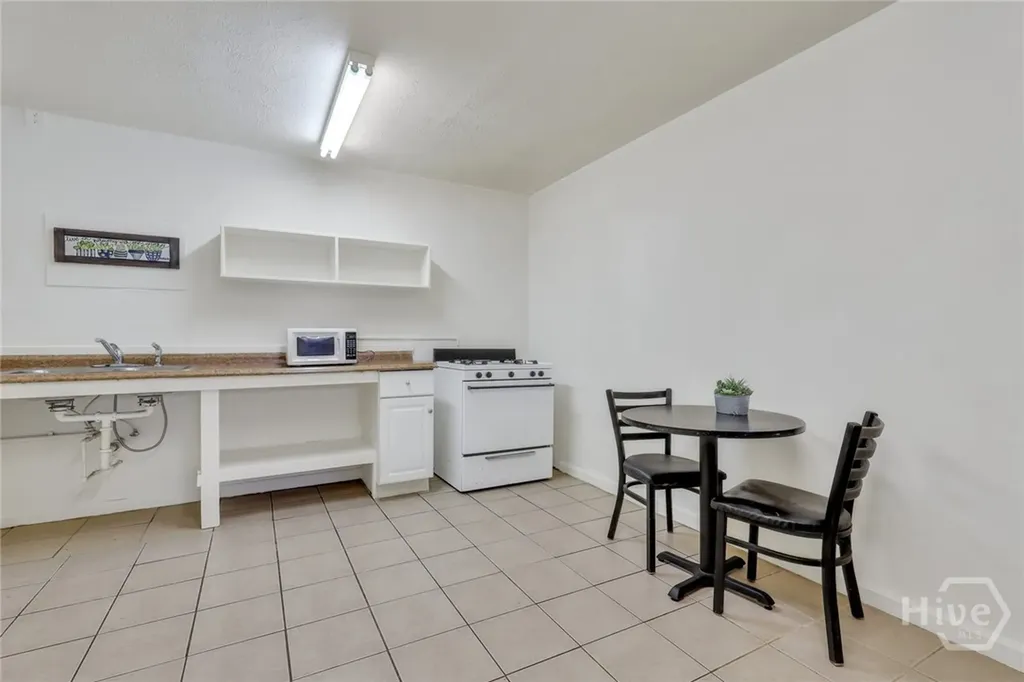 5013 Ogeechee Road Savannah GA 31405