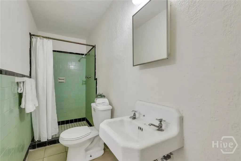 5013 Ogeechee Road Savannah GA 31405