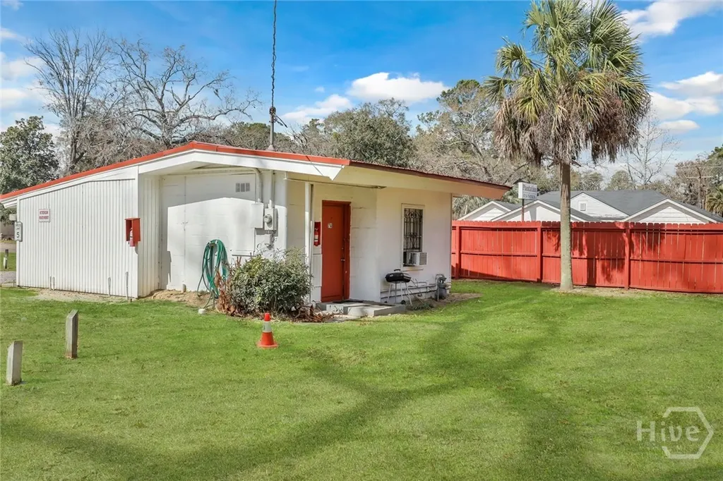 5013 Ogeechee Road Savannah GA 31405