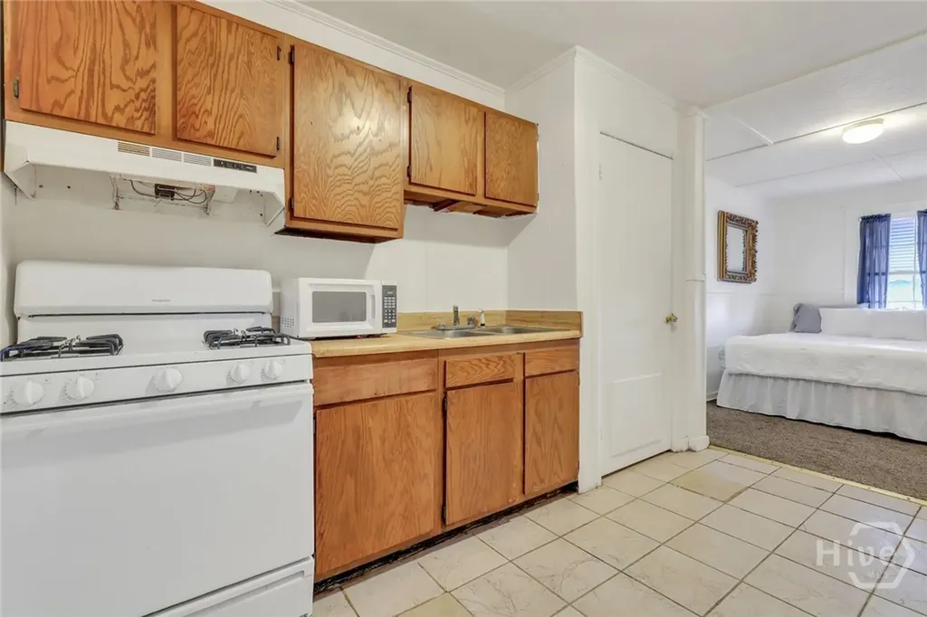 5013 Ogeechee Road Savannah GA 31405