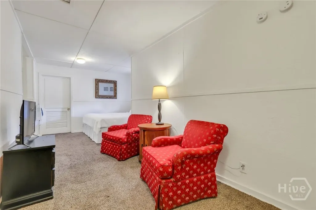 5013 Ogeechee Road Savannah GA 31405