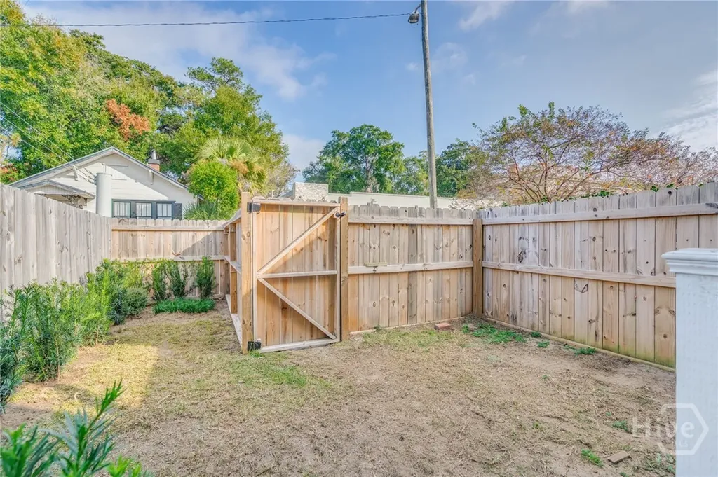 216-218 W 43rd Street Savannah GA 31401