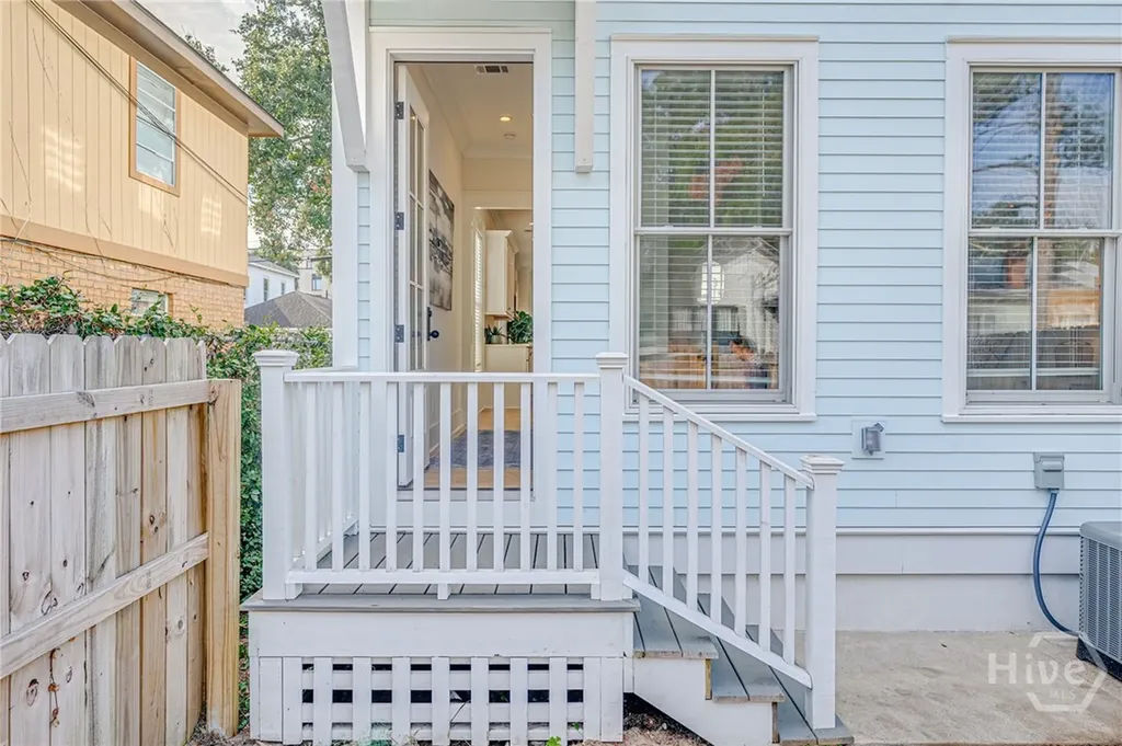 216-218 W 43rd Street Savannah GA 31401
