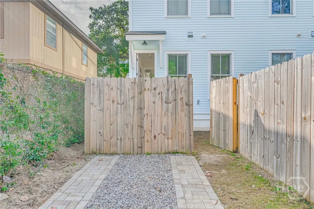 216-218 W 43rd Street Savannah GA 31401