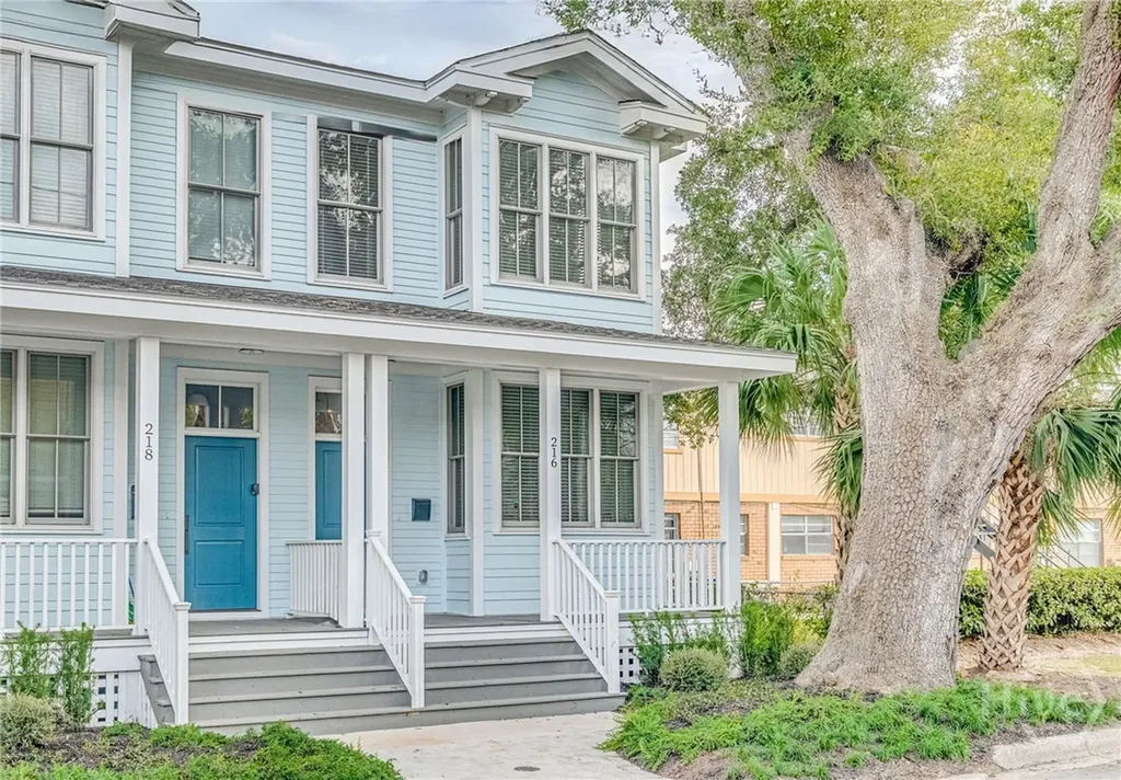 216-218 W 43rd Street Savannah GA 31401