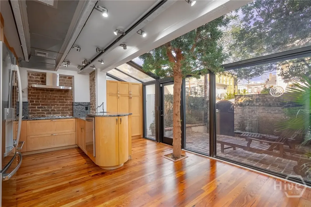 108 W Gordon Street Savannah GA 31401