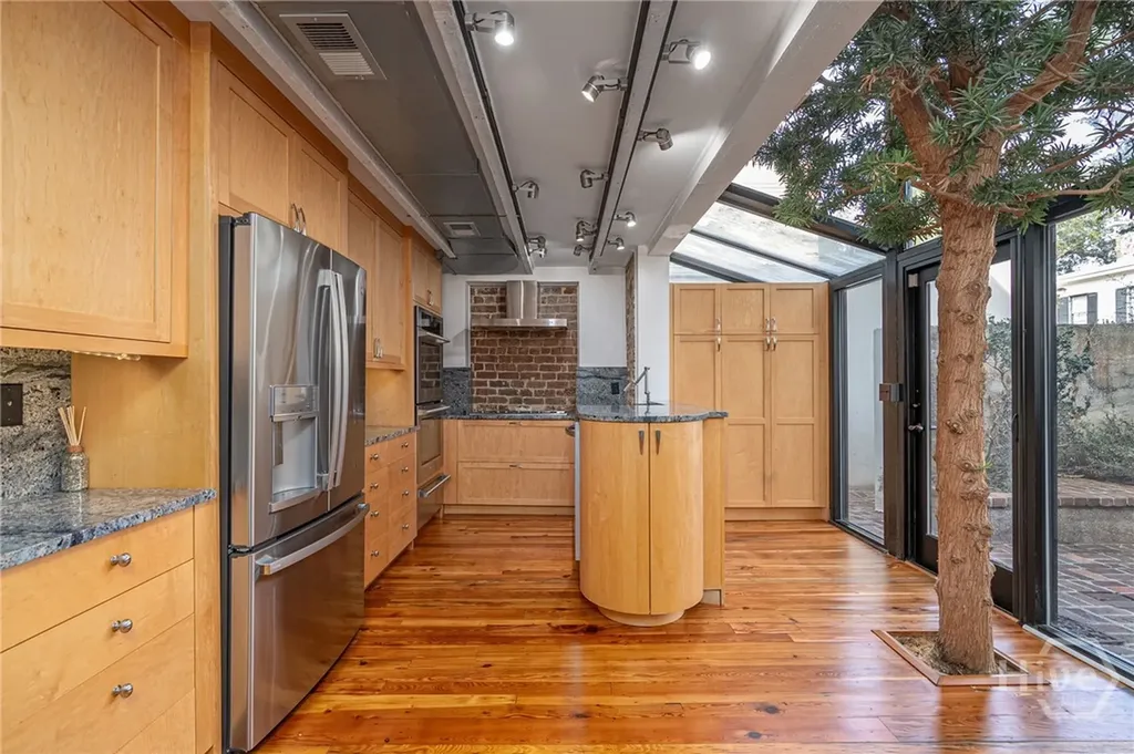 108 W Gordon Street Savannah GA 31401