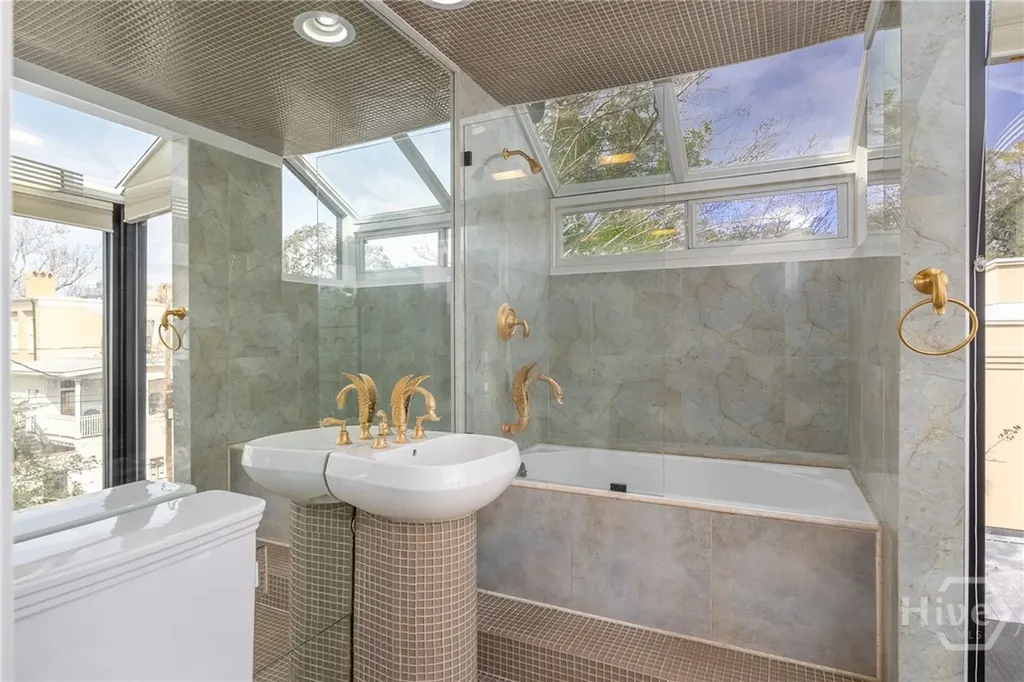 108 W Gordon Street Savannah GA 31401