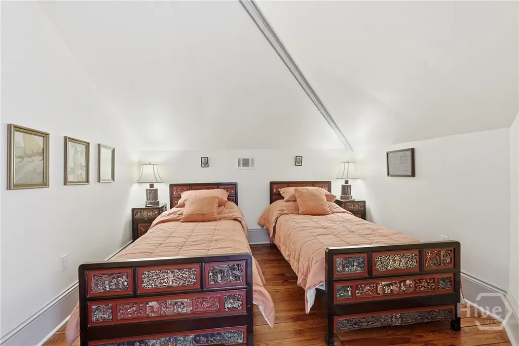 407 E Hall Street Savannah GA 31401