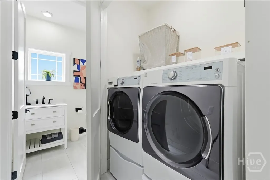 2001 E 38th Street Savannah GA 31404