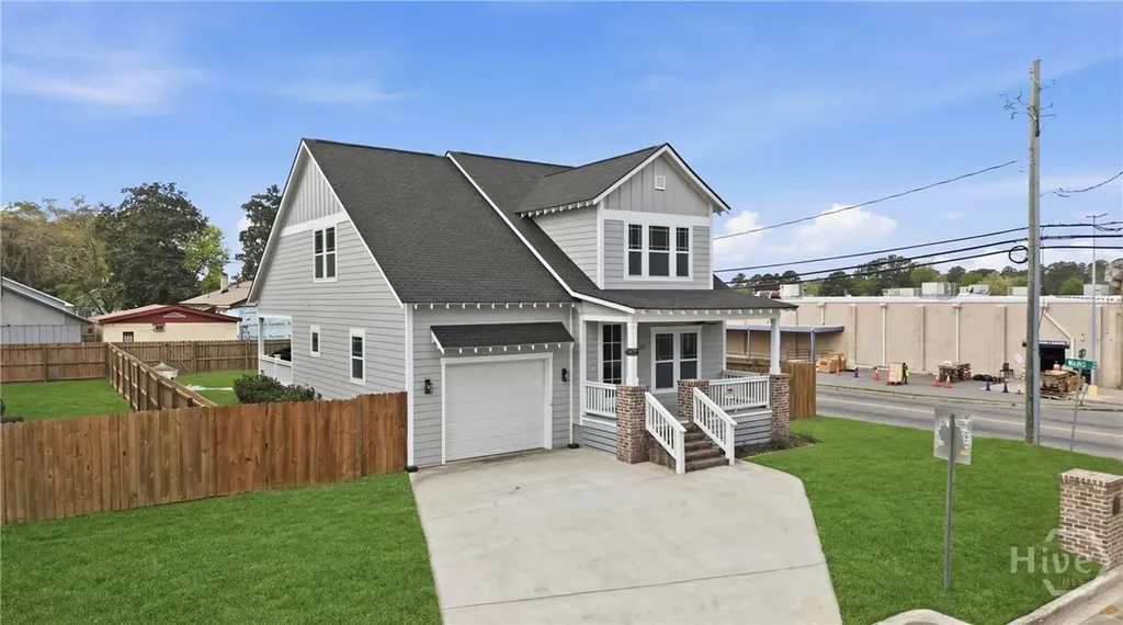 2001 E 38th Street Savannah GA 31404