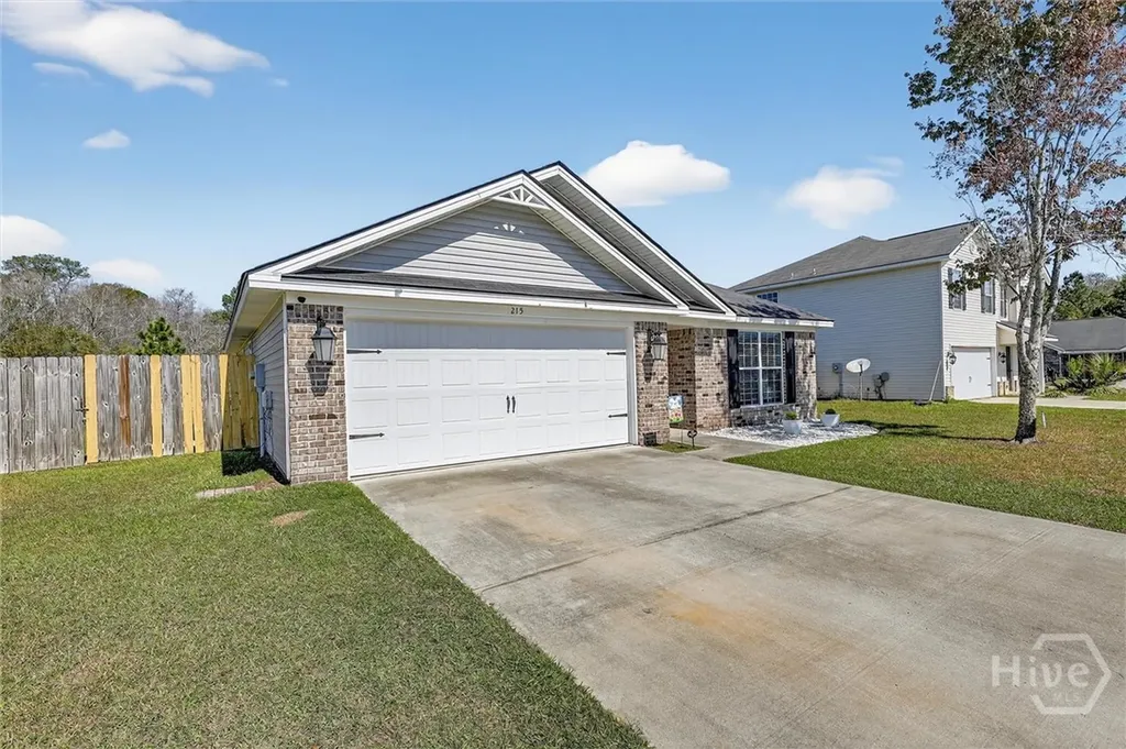 215 Nobel Crest Hinesville GA 31313