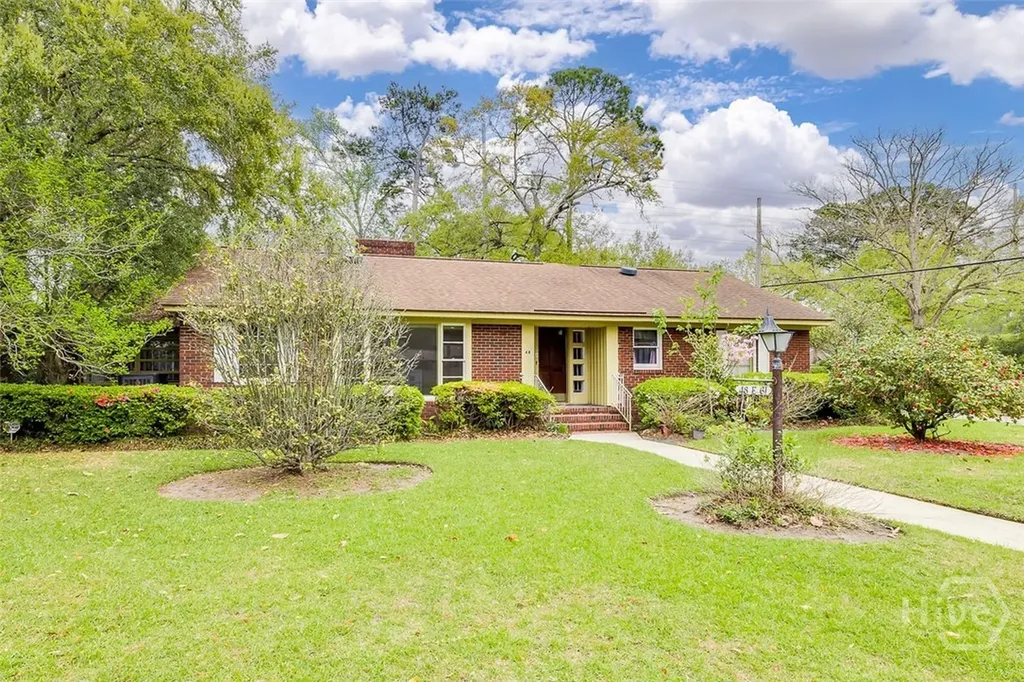 48 E 61st Street Savannah GA 31405