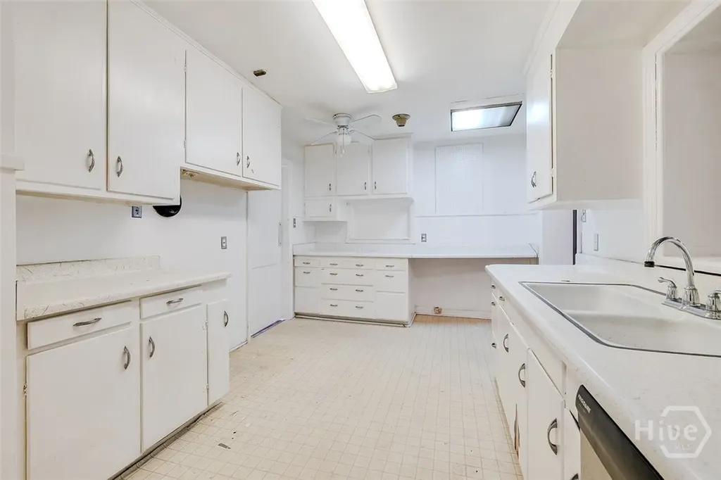 48 E 61st Street Savannah GA 31405