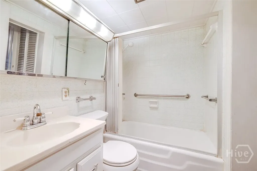 48 E 61st Street Savannah GA 31405