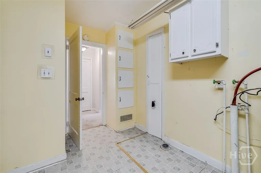 48 E 61st Street Savannah GA 31405