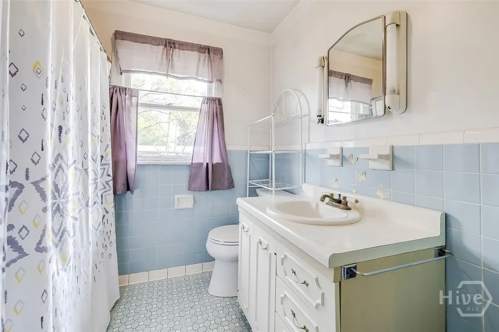 48 E 61st Street Savannah GA 31405