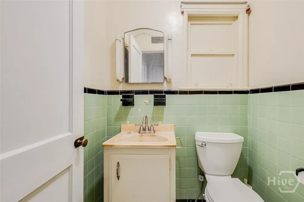 48 E 61st Street Savannah GA 31405