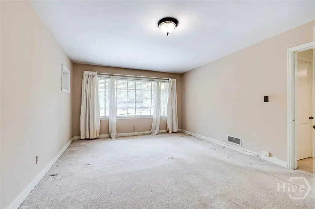48 E 61st Street Savannah GA 31405