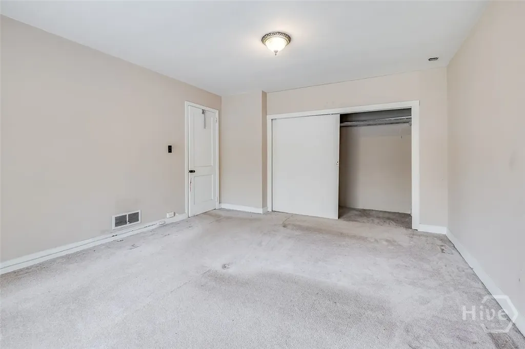 48 E 61st Street Savannah GA 31405