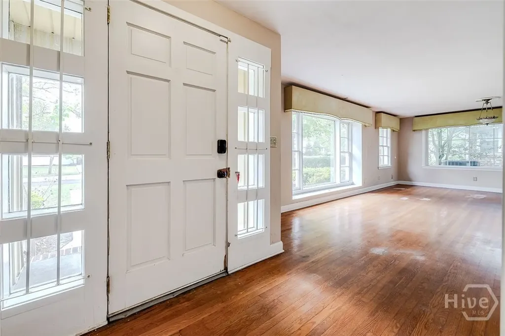 48 E 61st Street Savannah GA 31405