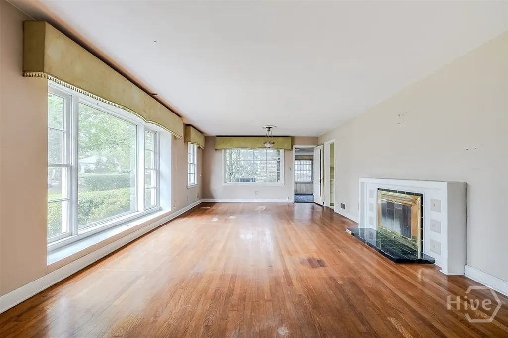 48 E 61st Street Savannah GA 31405