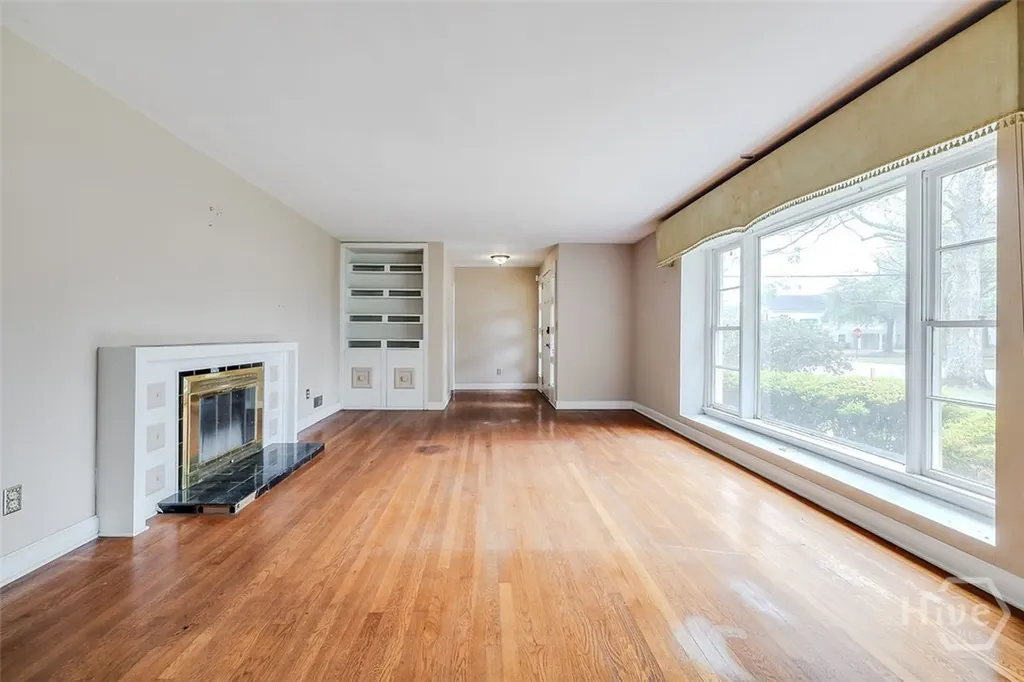 48 E 61st Street Savannah GA 31405