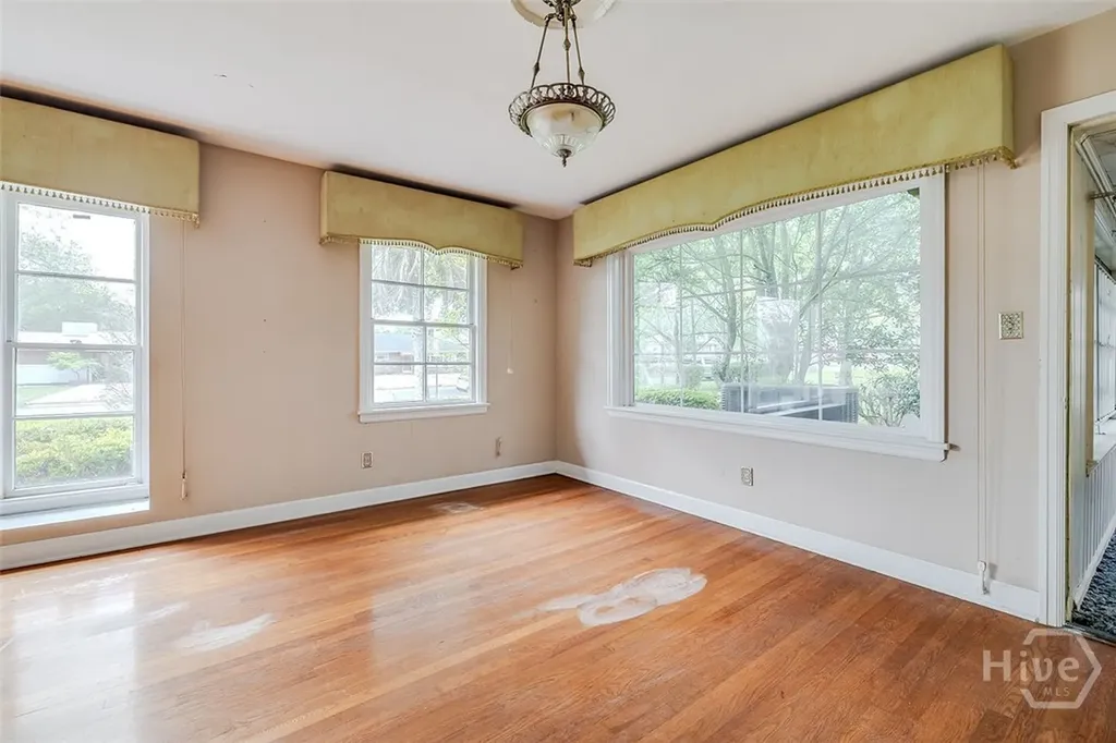 48 E 61st Street Savannah GA 31405