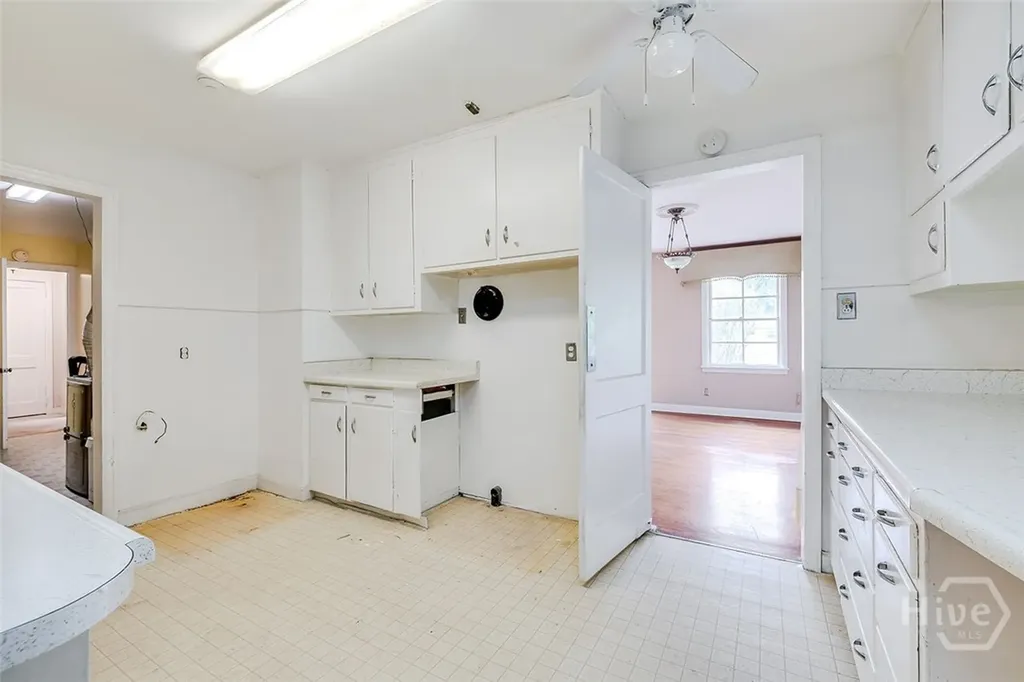 48 E 61st Street Savannah GA 31405