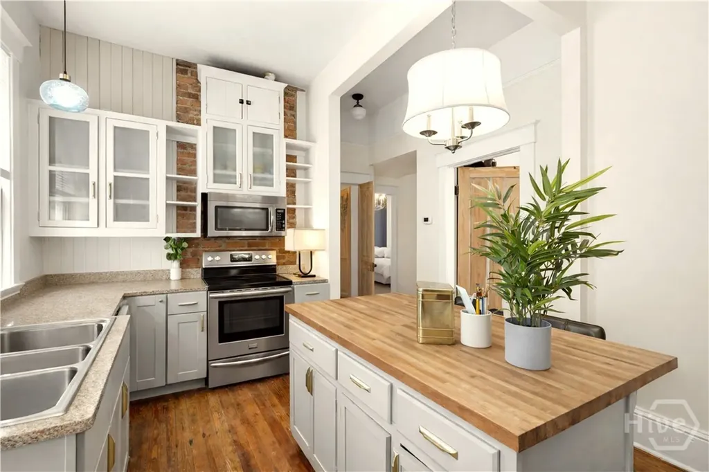 545 E Park Avenue Savannah GA 31401