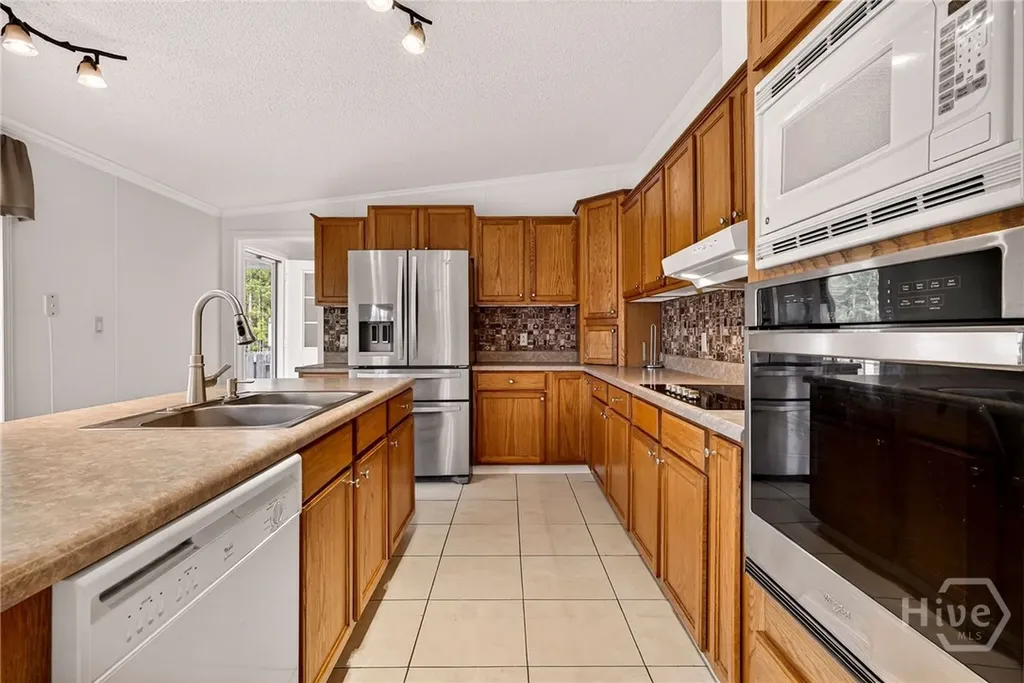 1323 Starling Road Pembroke GA 31321