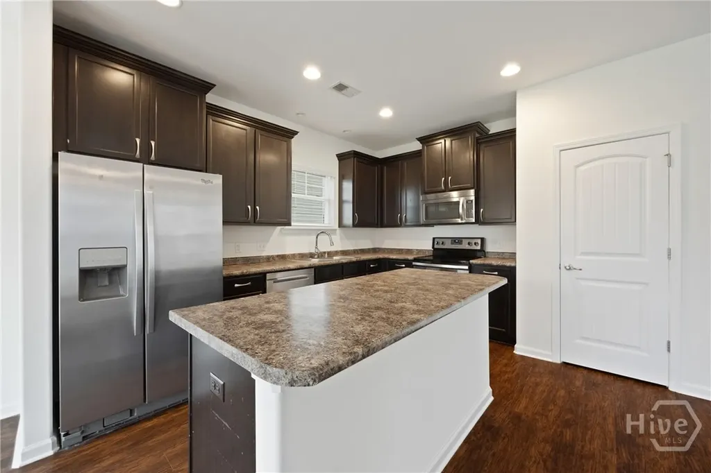 203 Lakepointe Drive Savannah GA 31407