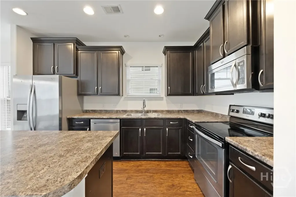 203 Lakepointe Drive Savannah GA 31407
