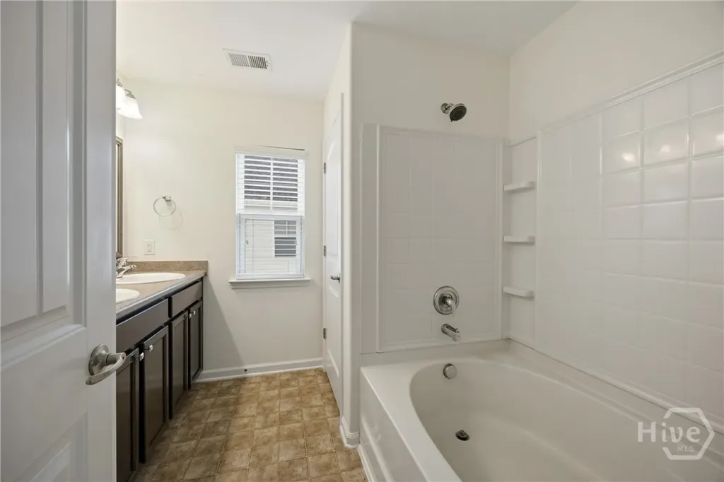 203 Lakepointe Drive Savannah GA 31407